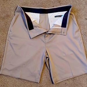 Never worn - 34w classic fit Roundtree & Yorke Performance shorts